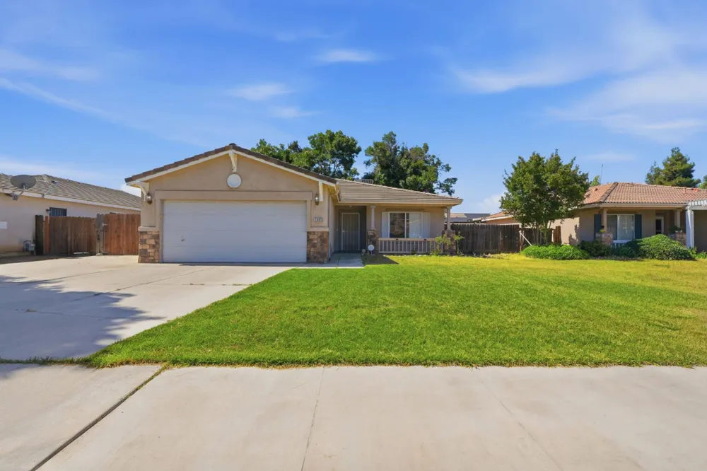 1865 La Vida Avenue Porterville, CA 93257