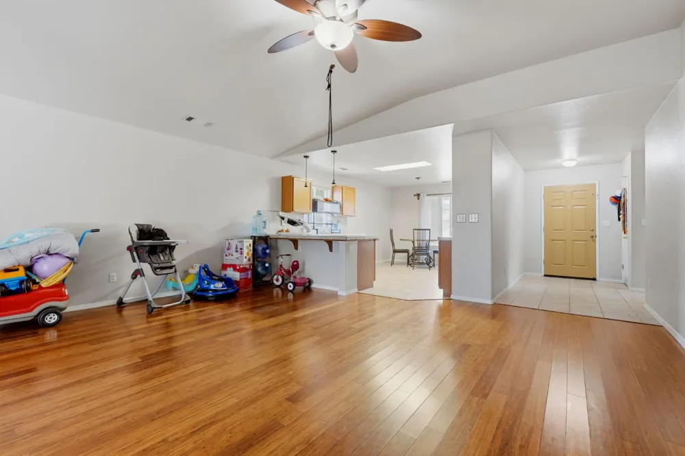 1865 La Vida Avenue Porterville, CA 93257