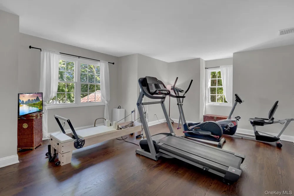 18 Cedar Lane Setauket, NY 11733
