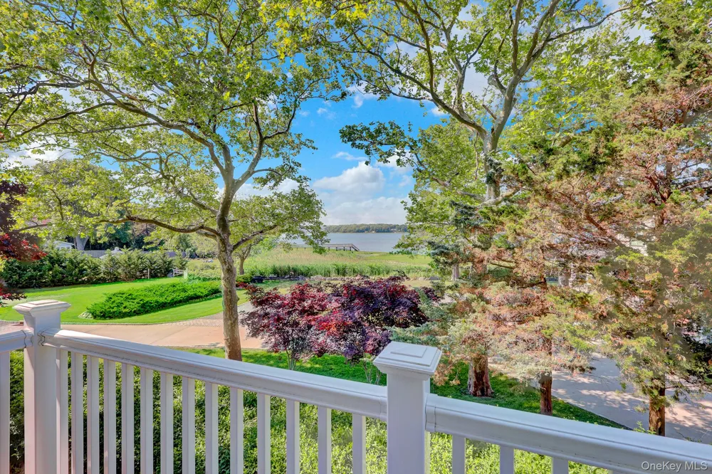 18 Cedar Lane Setauket, NY 11733