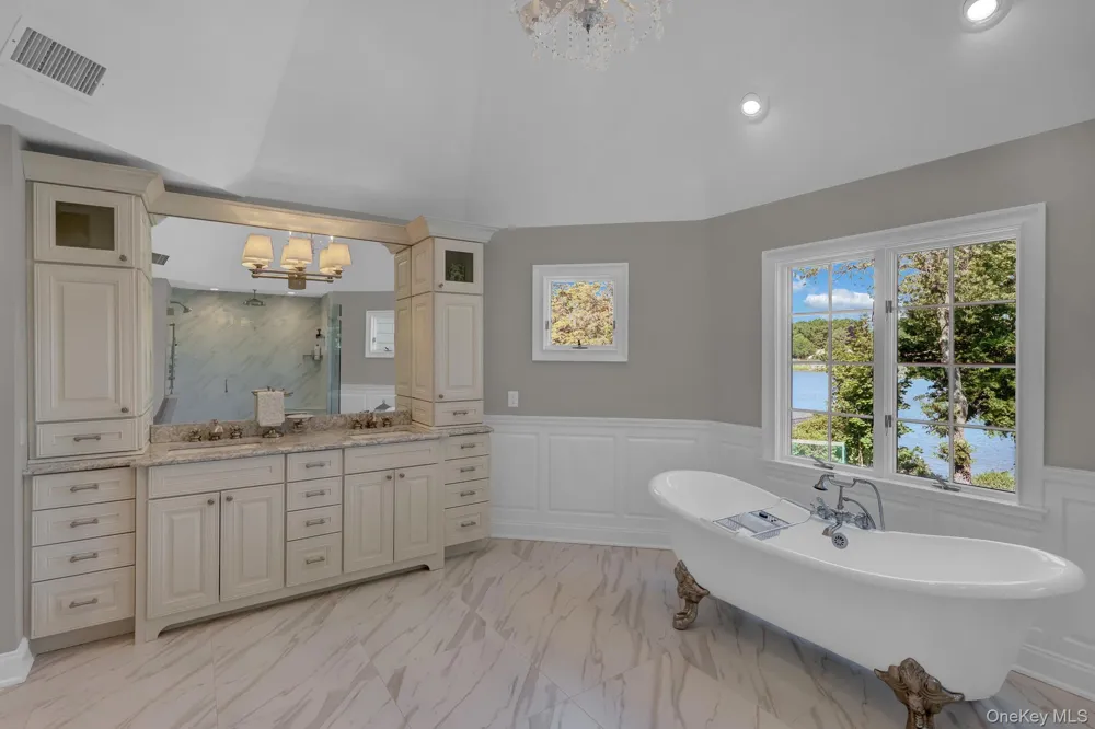 18 Cedar Lane Setauket, NY 11733