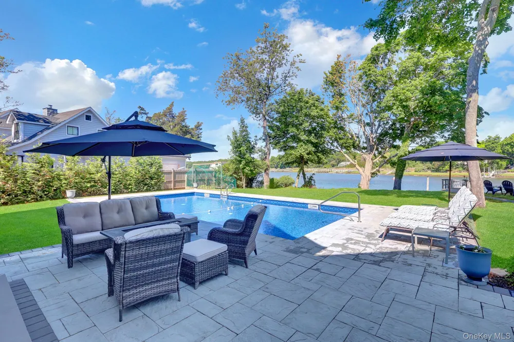 18 Cedar Lane Setauket, NY 11733