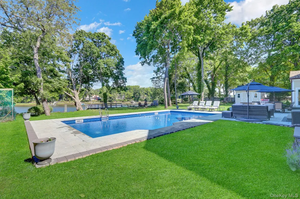 18 Cedar Lane Setauket, NY 11733
