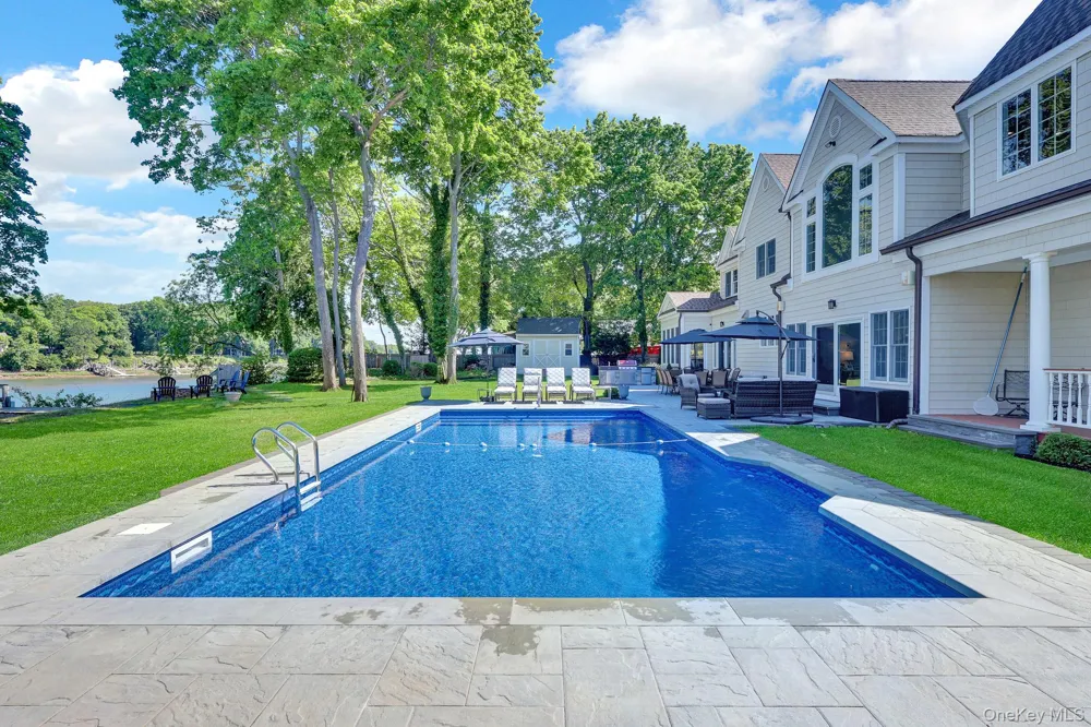 18 Cedar Lane Setauket, NY 11733
