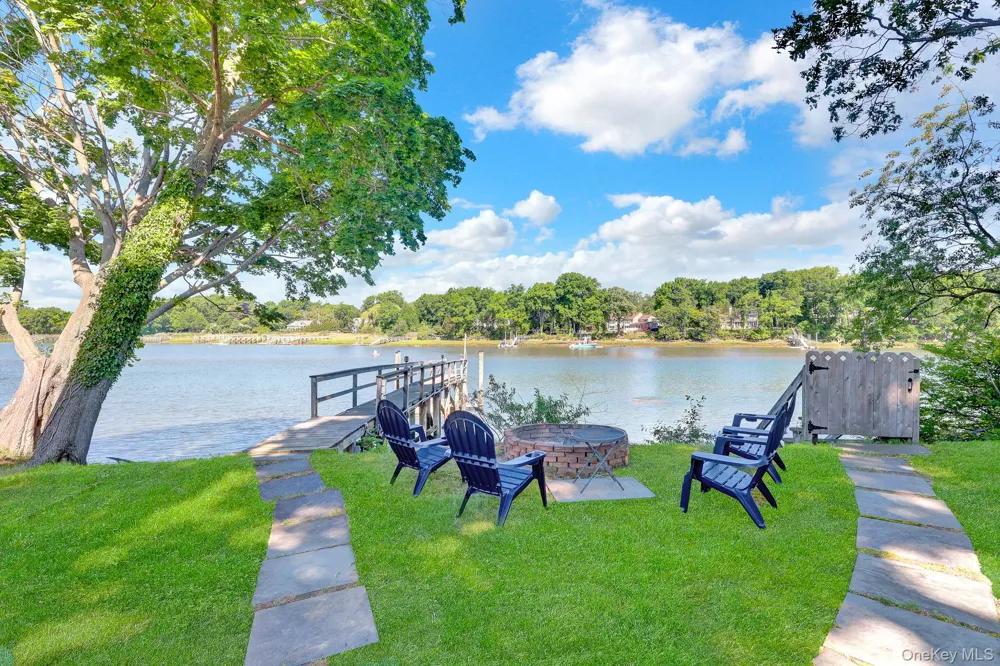 18 Cedar Lane Setauket, NY 11733