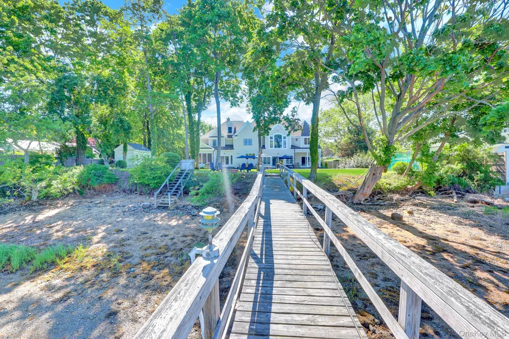 18 Cedar Lane Setauket, NY 11733