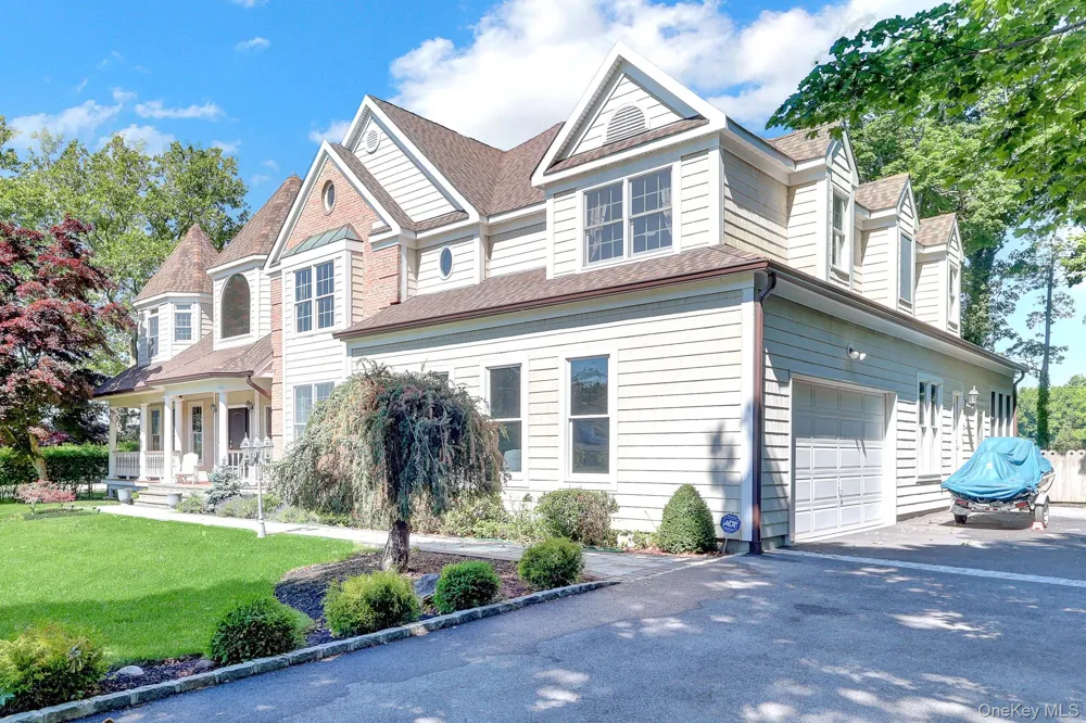 18 Cedar Lane Setauket, NY 11733