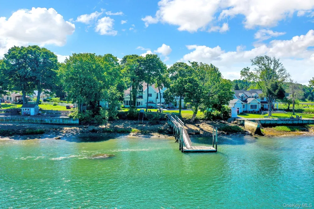 18 Cedar Lane Setauket, NY 11733