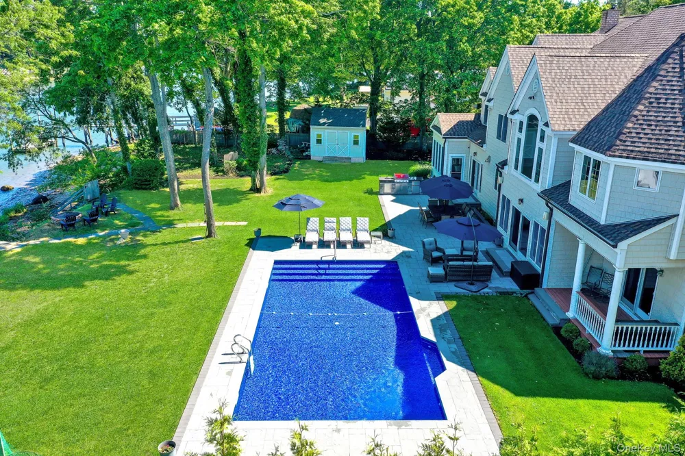 18 Cedar Lane Setauket, NY 11733