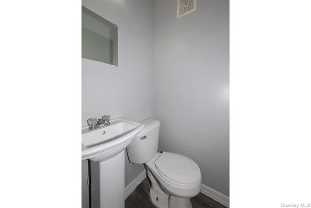 1355 Roanoke Avenue #7g Riverhead, NY 11901