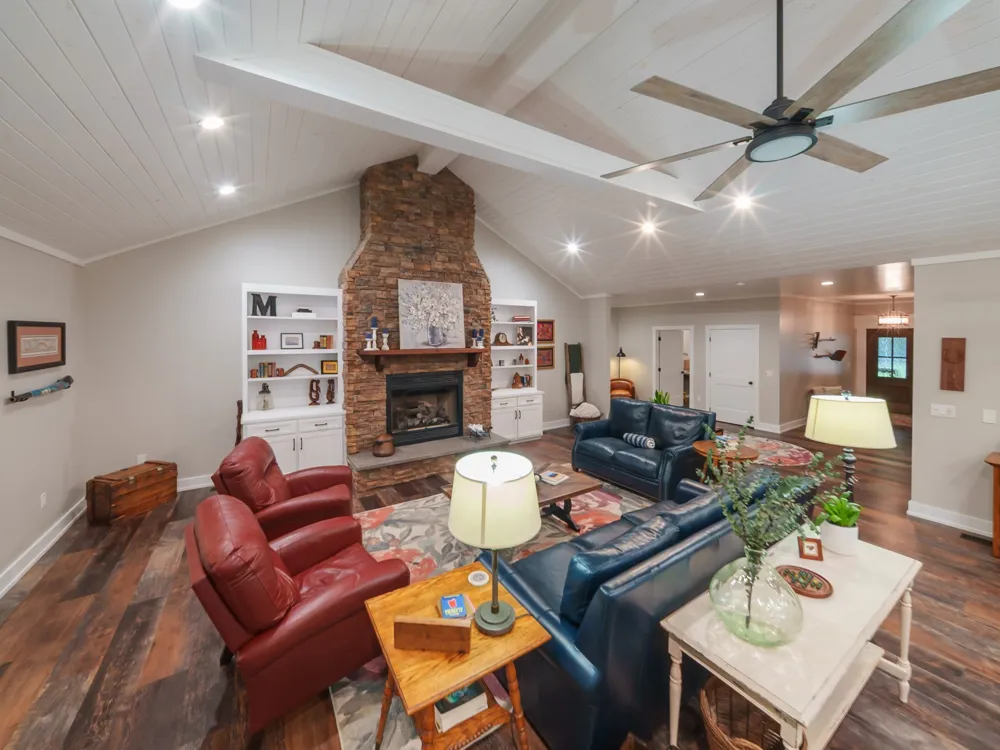 303 N Lake Dr Altamont, TN 37301