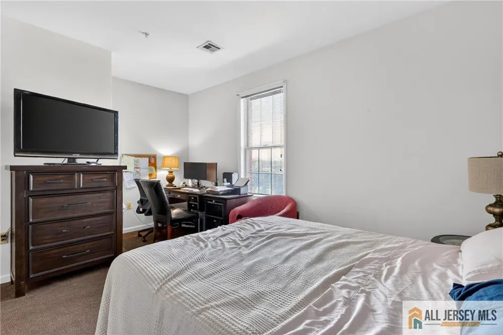315 Regency Place #315 Woodbridge Proper, NJ 07095