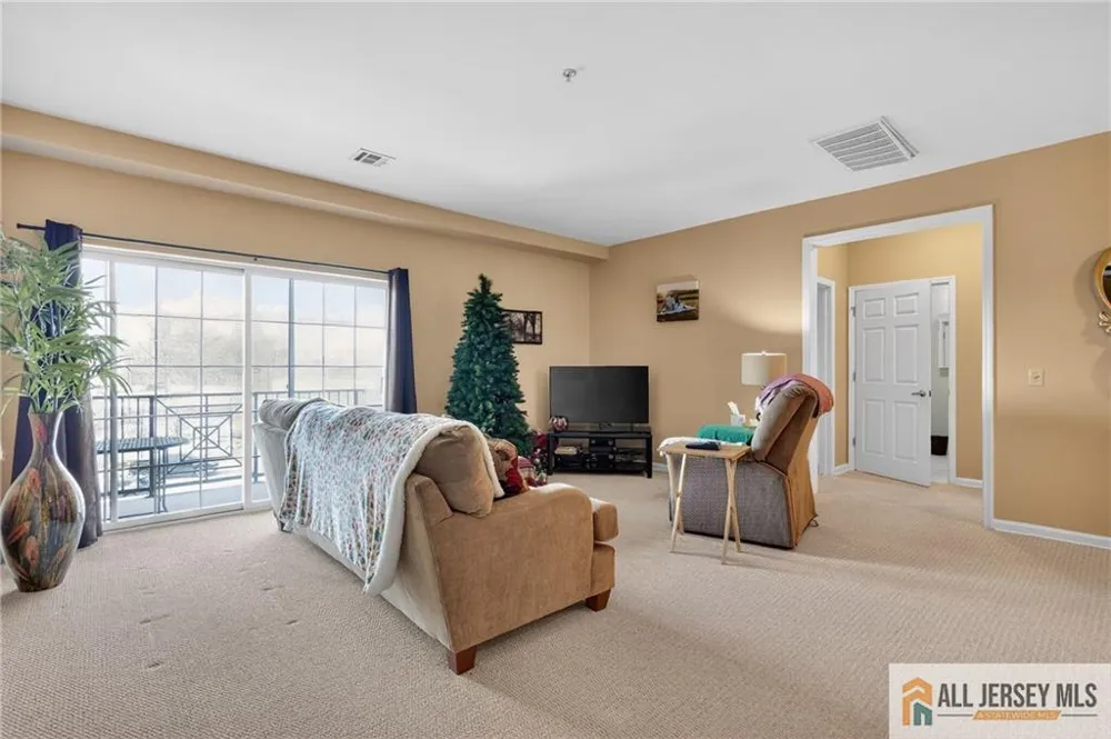 315 Regency Place #315 Woodbridge Proper, NJ 07095