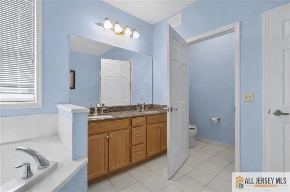 315 Regency Place #315 Woodbridge Proper, NJ 07095