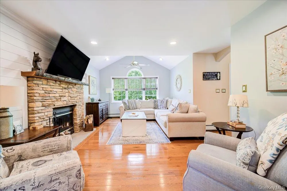 124 Rutsonville Road Wallkill, NY 12589