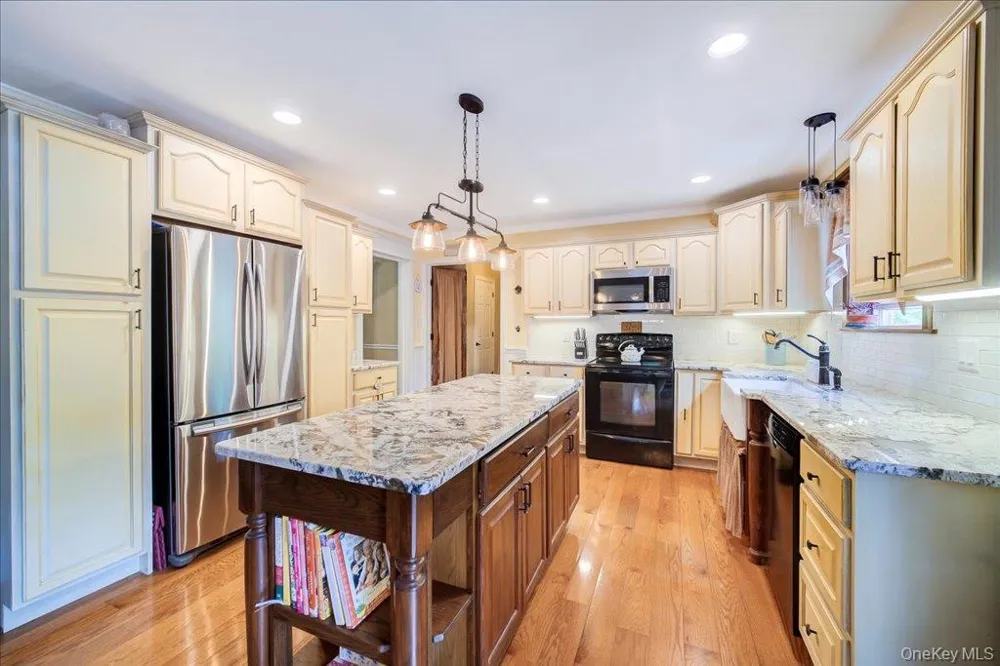 124 Rutsonville Road Wallkill, NY 12589