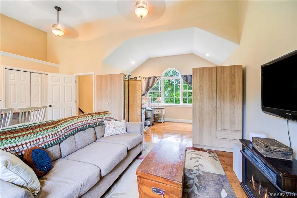 124 Rutsonville Road Wallkill, NY 12589