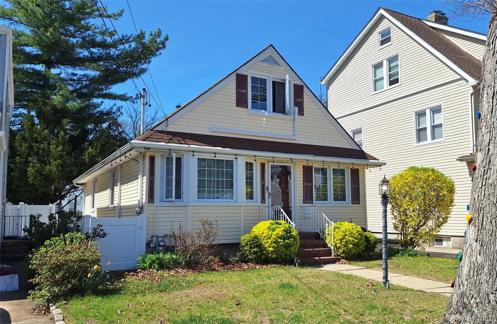 184 E Chester Street Valley Stream, NY 11580