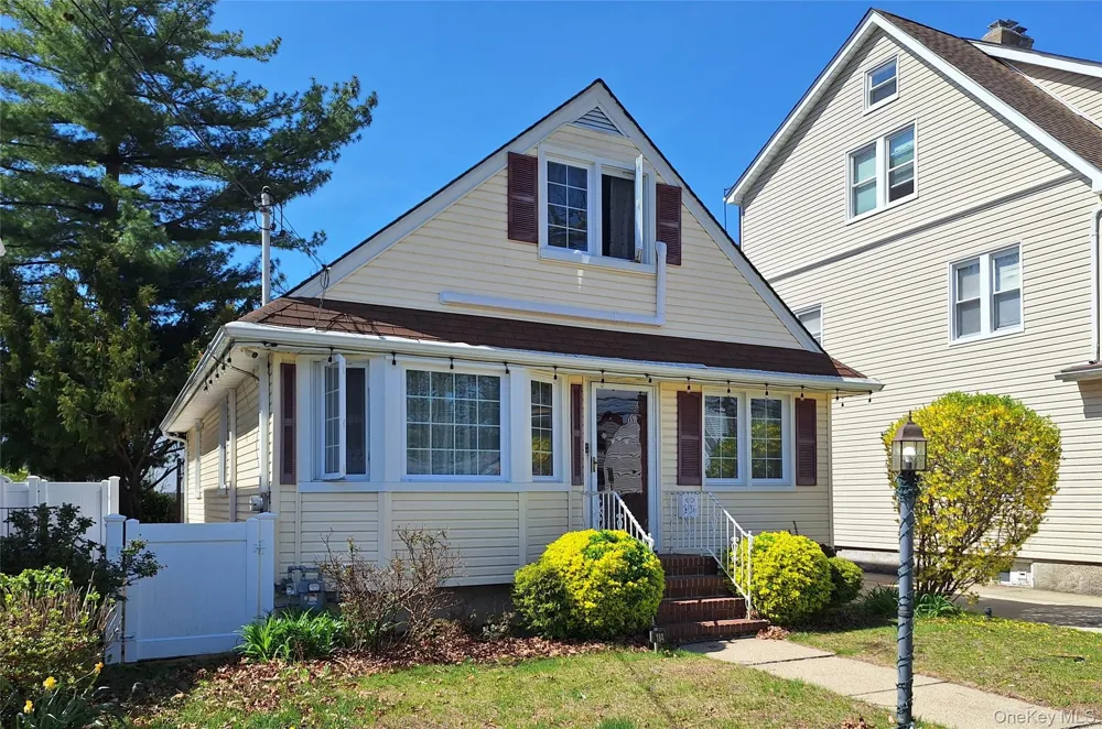 184 E Chester Street Valley Stream, NY 11580