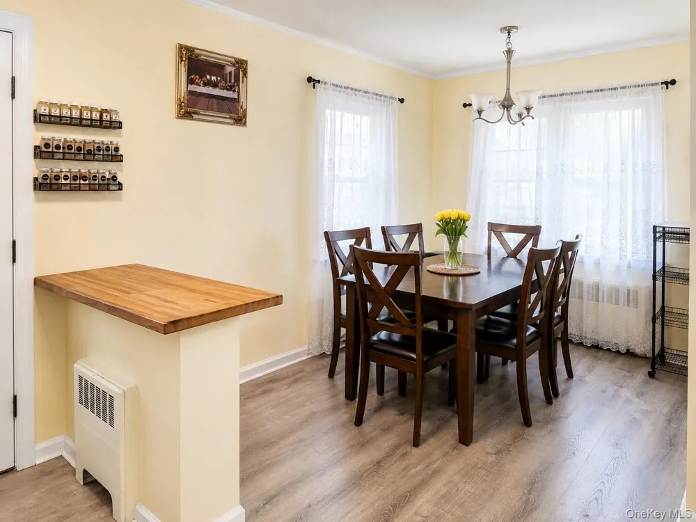 184 E Chester Street Valley Stream, NY 11580