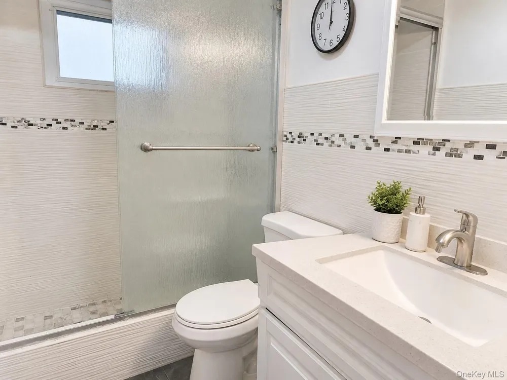 184 E Chester Street Valley Stream, NY 11580