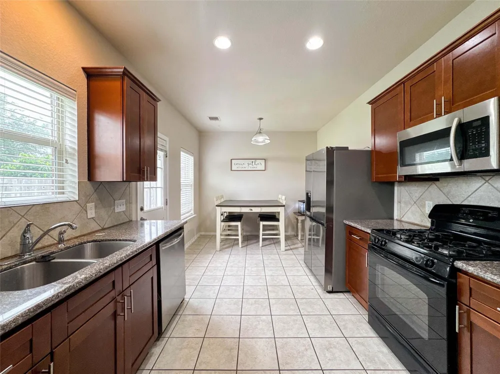 3041 Boxwood Springs Lane Dickinson, TX 77539