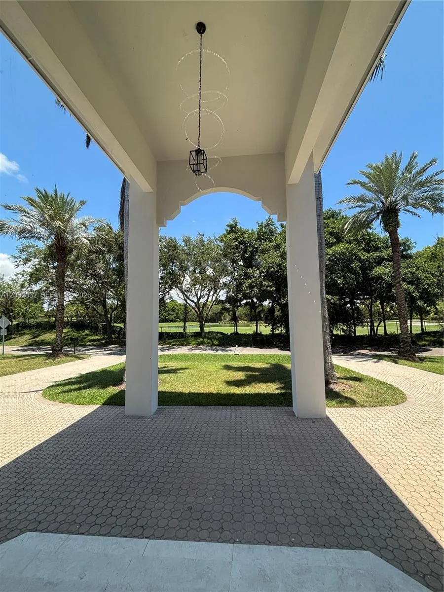 6220 SW 144th St Coral Gables, FL 33158