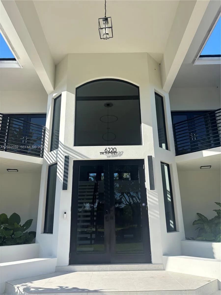 6220 SW 144th St Coral Gables, FL 33158