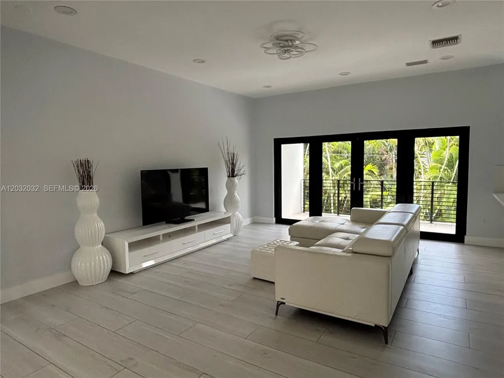 6220 SW 144th St Coral Gables, FL 33158