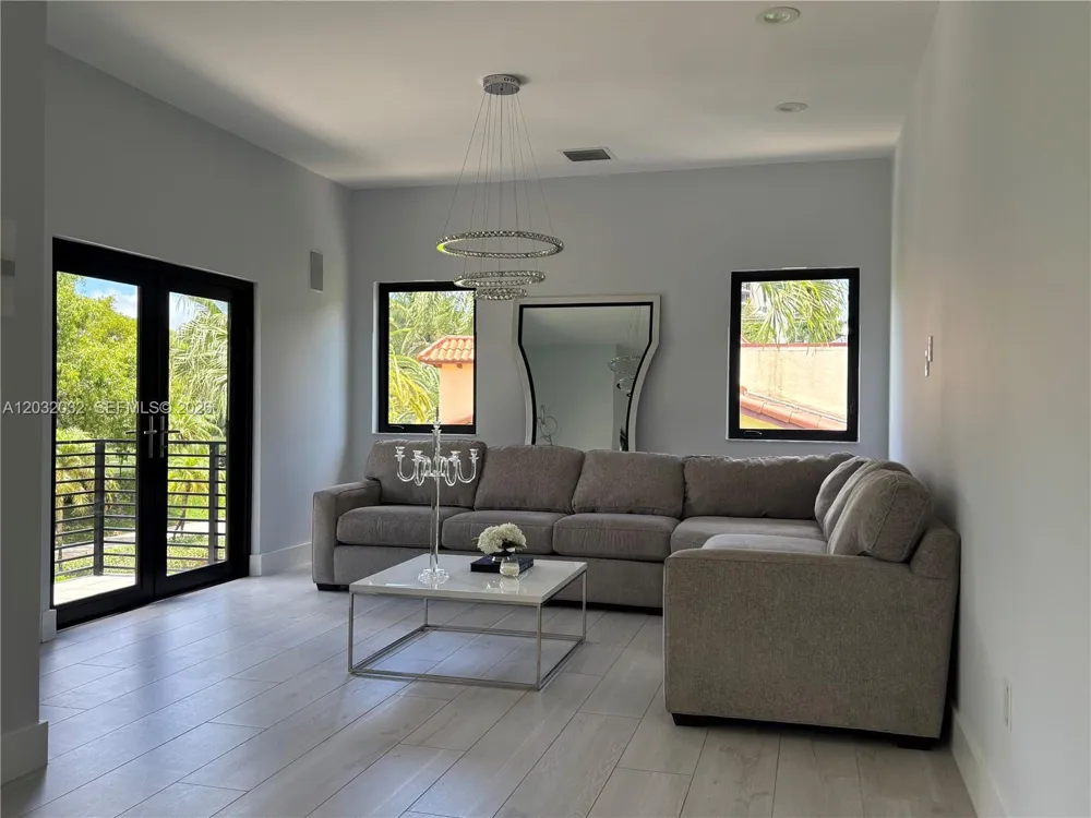 6220 SW 144th St Coral Gables, FL 33158