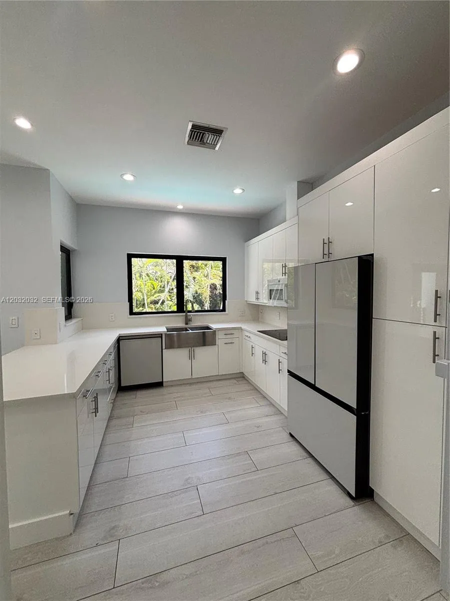 6220 SW 144th St Coral Gables, FL 33158