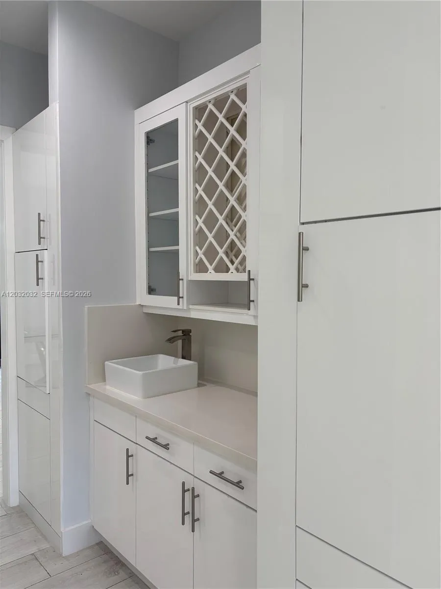 6220 SW 144th St Coral Gables, FL 33158
