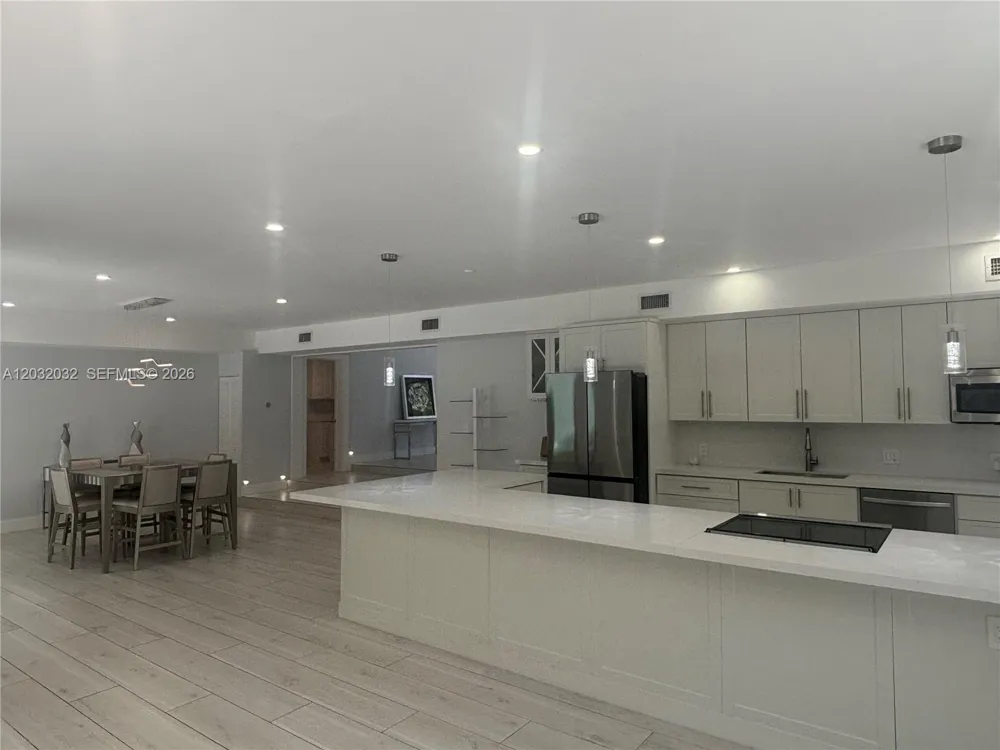 6220 SW 144th St Coral Gables, FL 33158
