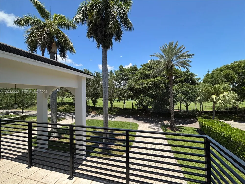 6220 SW 144th St Coral Gables, FL 33158