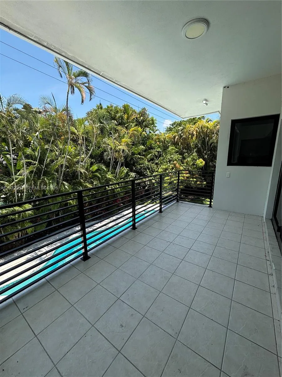 6220 SW 144th St Coral Gables, FL 33158