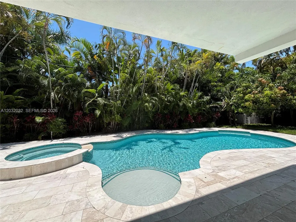 6220 SW 144th St Coral Gables, FL 33158