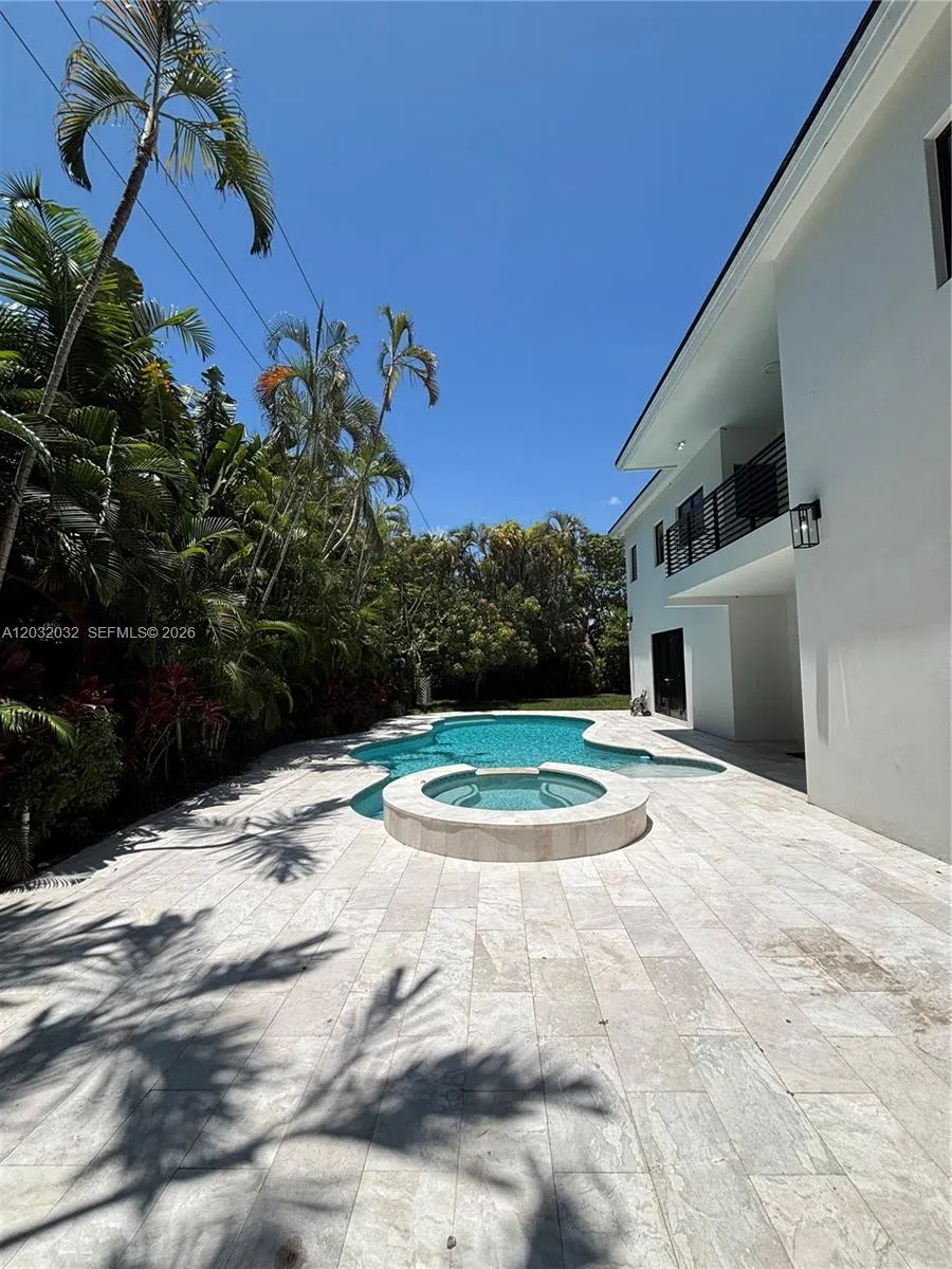 6220 SW 144th St Coral Gables, FL 33158