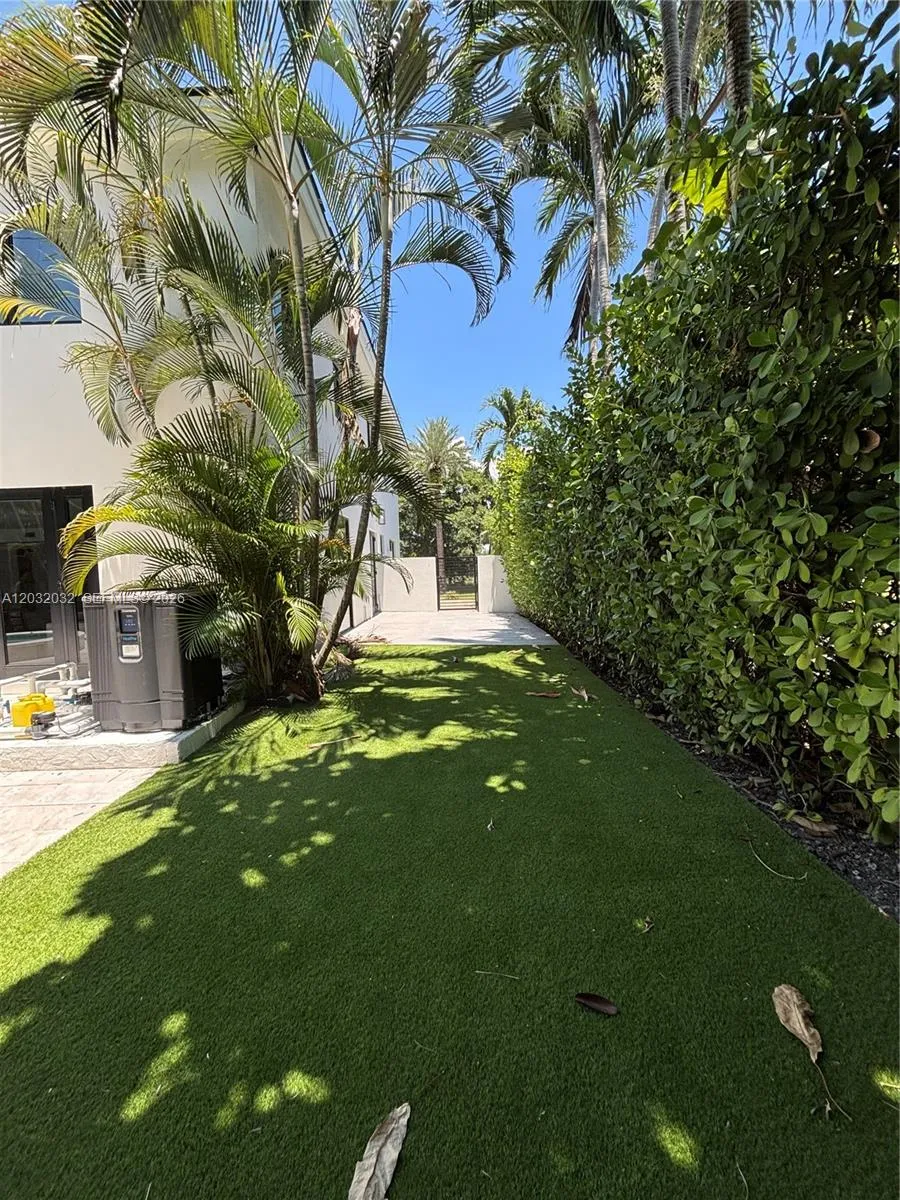 6220 SW 144th St Coral Gables, FL 33158