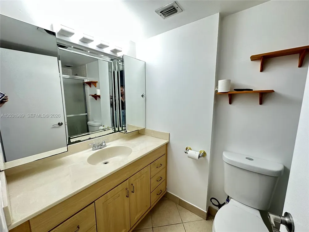 18051 Biscayne Blvd #PH05 Aventura, FL 33160