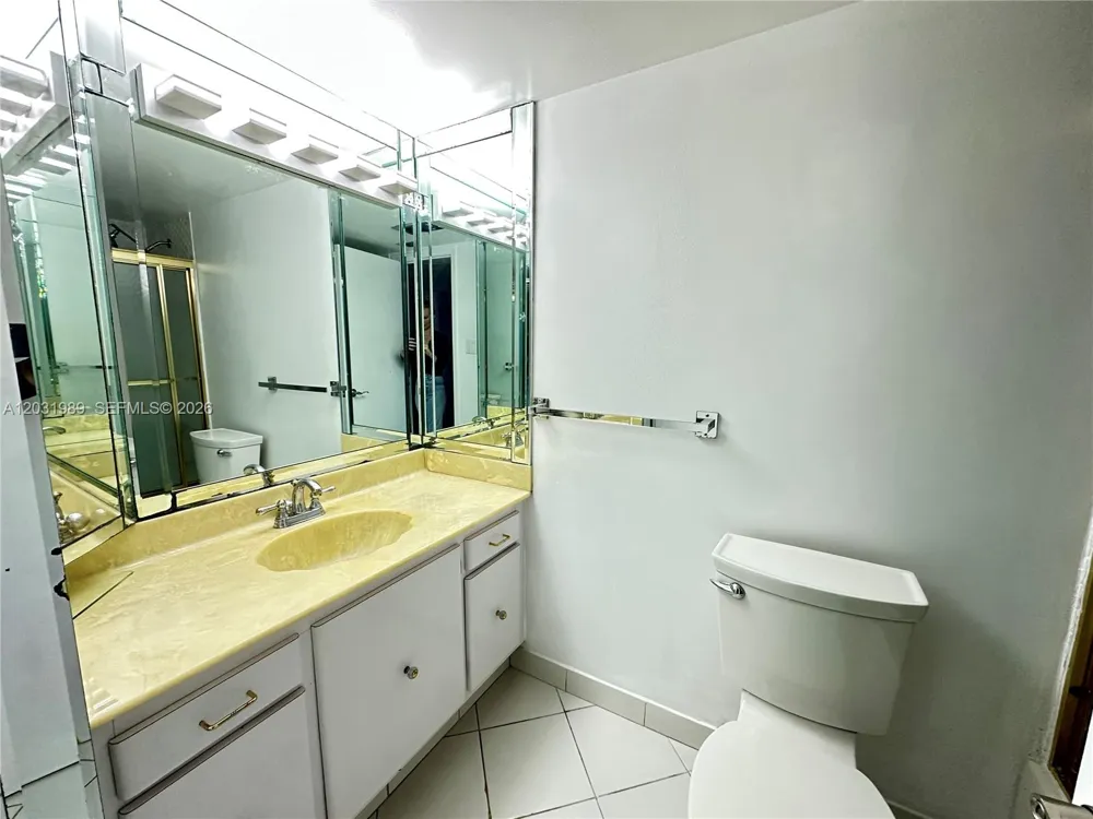 18051 Biscayne Blvd #PH05 Aventura, FL 33160