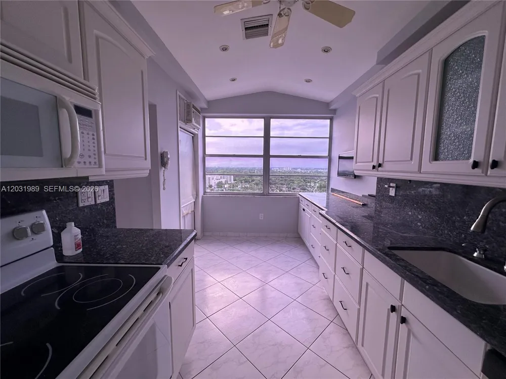18051 Biscayne Blvd #PH05 Aventura, FL 33160