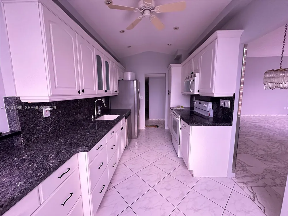 18051 Biscayne Blvd #PH05 Aventura, FL 33160