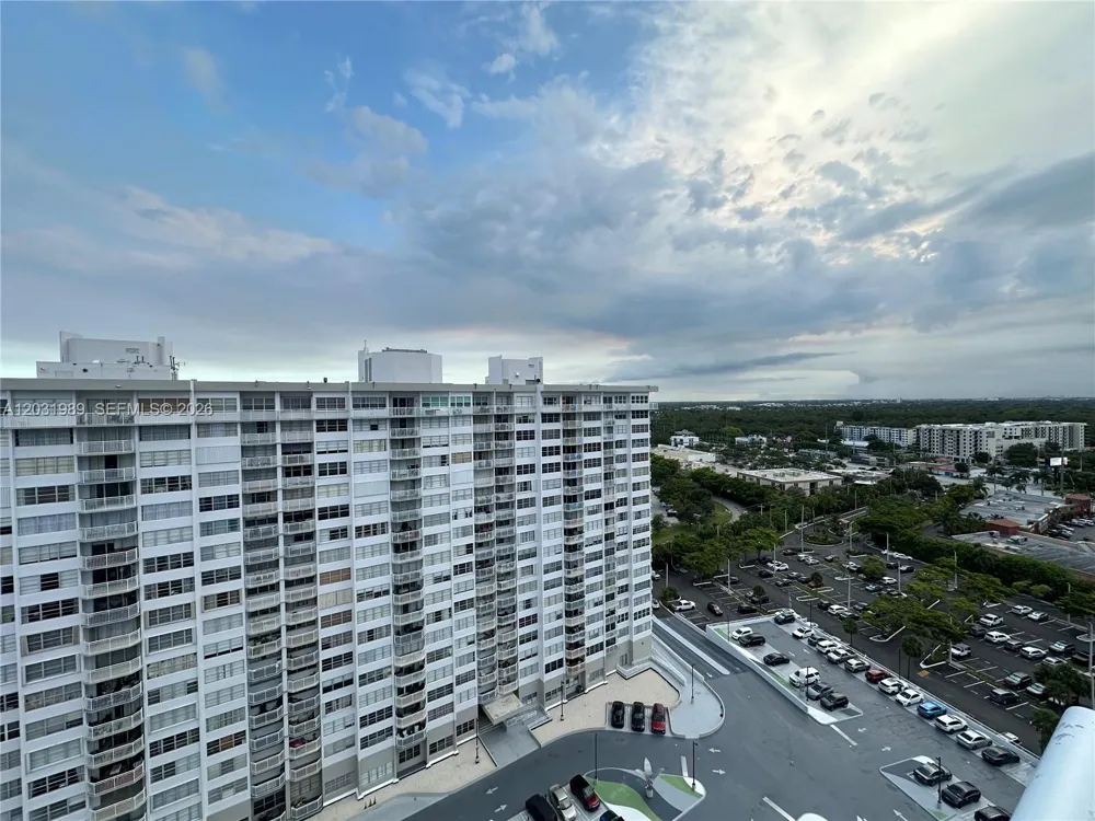 18051 Biscayne Blvd #PH05 Aventura, FL 33160
