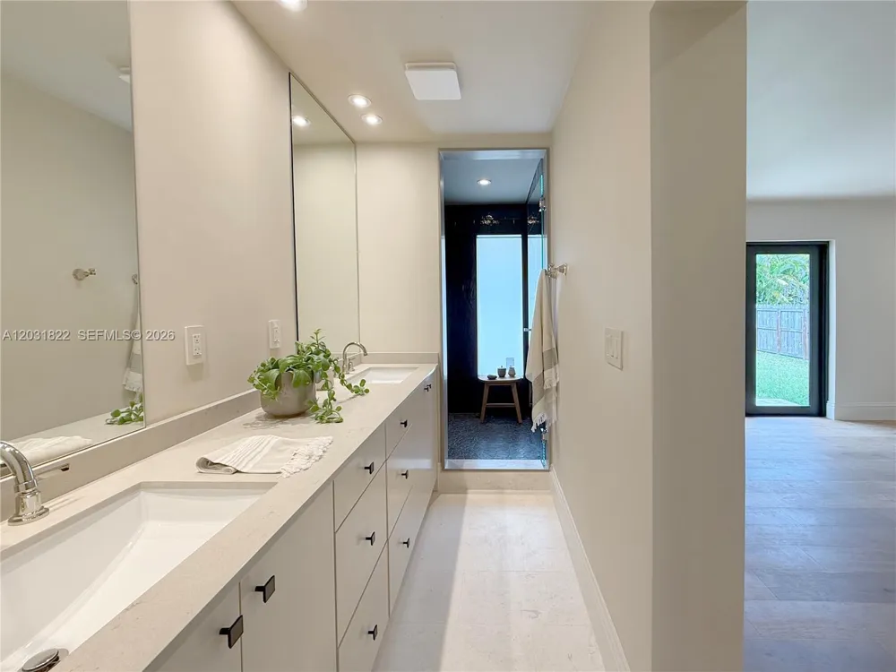 8845 SW 176th Ter Palmetto Bay, FL 33157