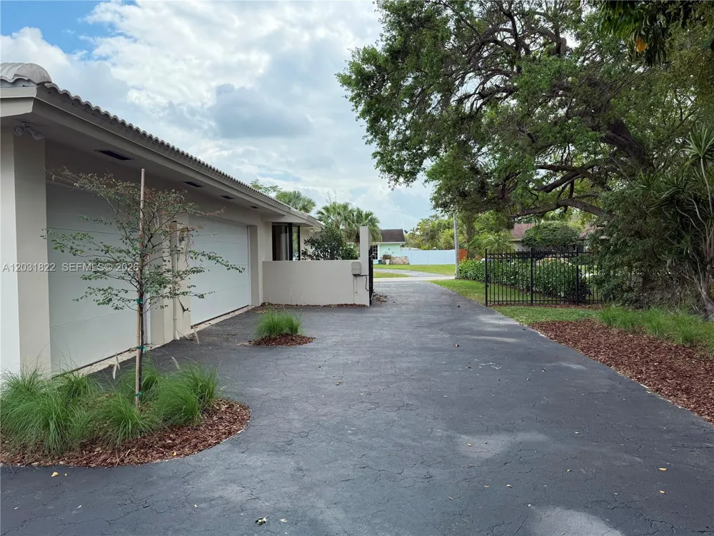 8845 SW 176th Ter Palmetto Bay, FL 33157