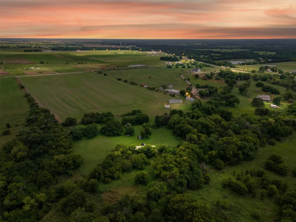167 Hcr 4105 Covington, TX 76636