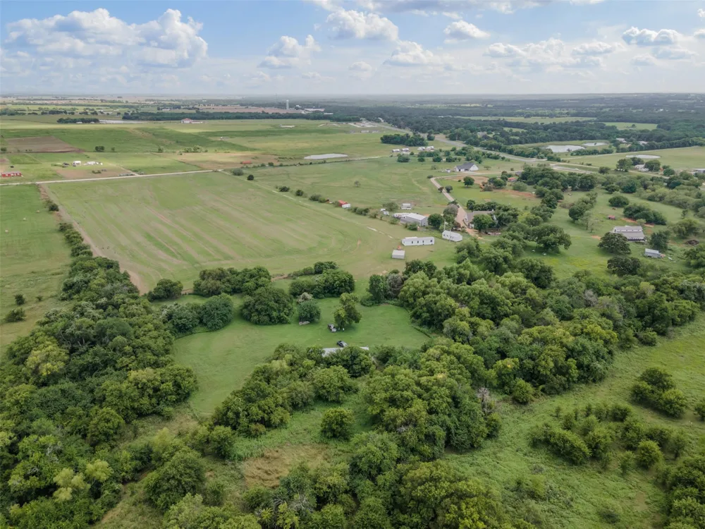 167 Hcr 4105 Covington, TX 76636