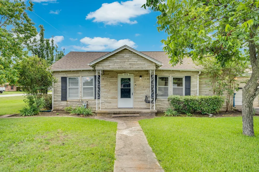 508 E Henderson Street Itasca, TX 76055