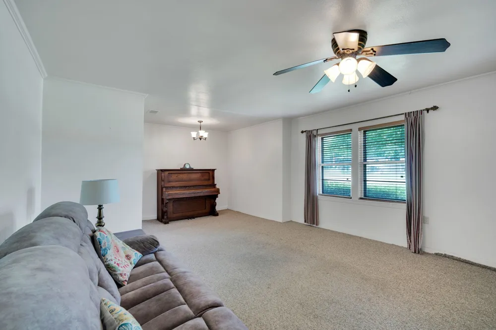 508 E Henderson Street Itasca, TX 76055