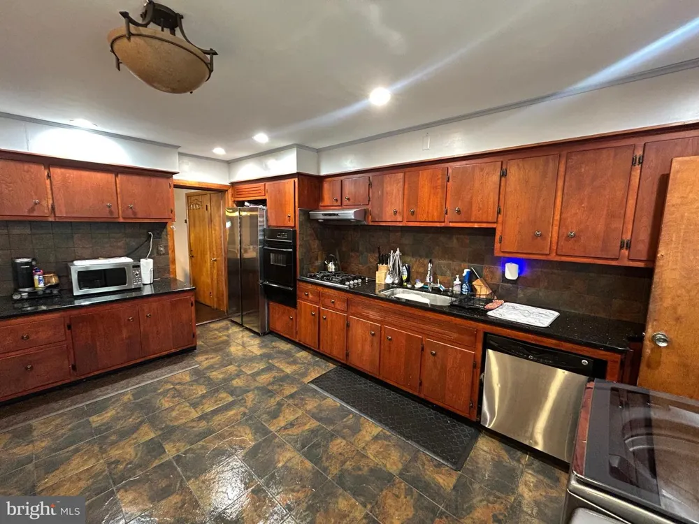 145 BAYARD STREET Trenton, NJ 08611